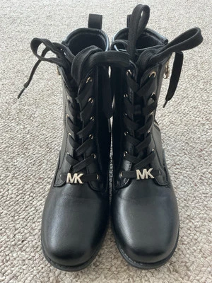 Botas Michael Kors para niñas talla 2 usadas en excelente estado  Foto 1 de 4