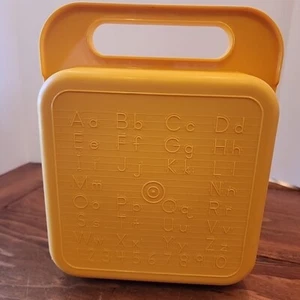 Vintage Tupperware Tuppertoys Behälter mit Magnetbuchstaben Aufbewahrungskoffer - Bild 1 von 10