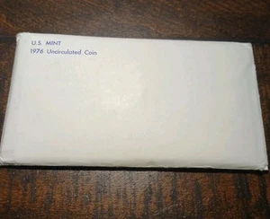 1976 P-D United States Bicentennial Set with Original Packaging. - Picture 1 of 6