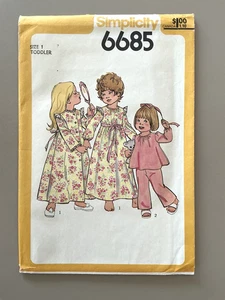 1970's Simplicity  Toddlers' Robe,Nightgown,Pajamas Pattern 6685 Size 1 UNCUT - Picture 1 of 2