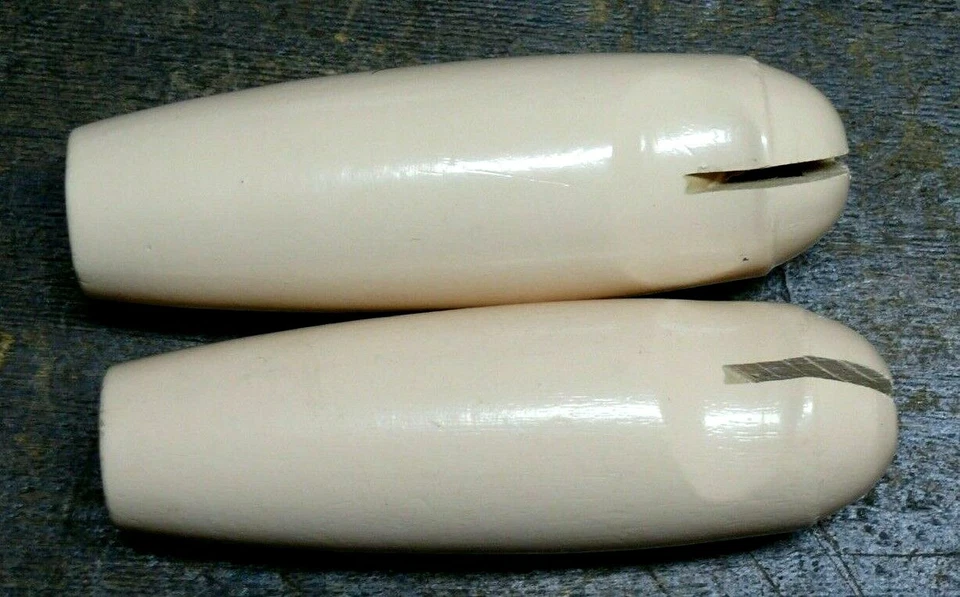 1 PAIRE D'AVANT BRAS EN BOIS A BOULE FIXE - HAUTEUR 11 CENTIMETRES - TBE - Photo 1/1