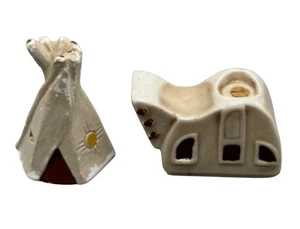 Vintage Nativi Americani Ceramica Teepee & Adobe House Sale Pepe Shaker LEGGI - Foto 1 di 6