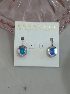 Pendientes Opalescentes Cristal Sorrelli Tono Plata - Imagen 1 de 4