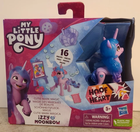 My Little Pony Cutie Mark Magic (Izzy Moonbow)  3” Hoof to Heart 16 Acessories Cover