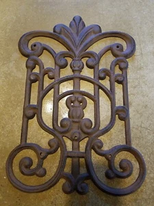 Architectural cast iron wall decoration 18.5x 13"  8 lbs - Picture 1 of 7