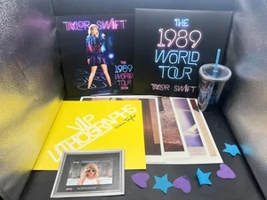 Offizielles Taylor Swift 1989 Konzert Welttournee VIP Paket mit Lithographien & Buch - Bild 1 von 24