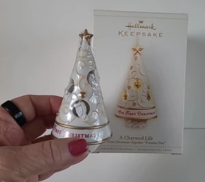 Adorno Hallmark Primera Navidad Juntos Promesa Árbol "Una Vida Encantada" Nuevo en Caja - Imagen 1 de 14