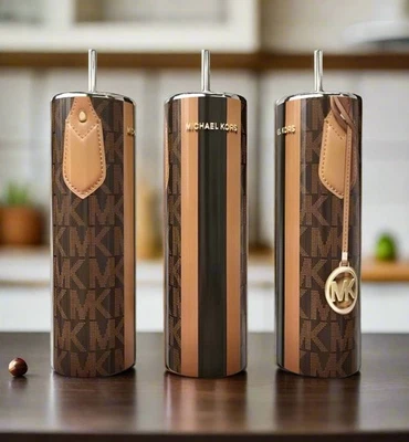 Copo isolante inspirado em MK 20 oz com palha e tampa - Imagem 1 de 4