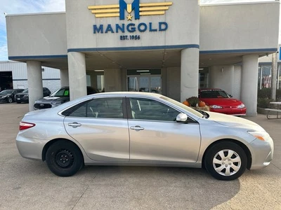 Toyota Camry LE 2017 - Изображение 1 из 4