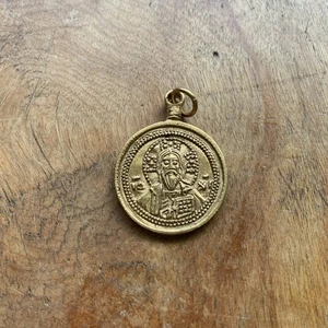 Jesus Medal Orthodox Icon Brass Color Nice Patina Greek or Russian - Picture 1 of 3
