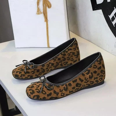 Ballerine Maculate Con Fiocco Animalier Moda Donna Tacco Basso 4 Cm CF54339 - Immagine 1 di 2