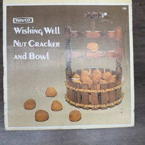 Cracker e ciotola vintage Nevco Wishing Well in scatola - Foto 1 di 7