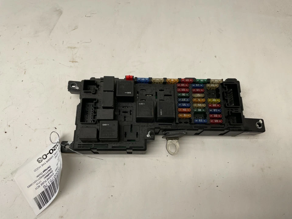 Volvo S60R V70R 2004-2007 caja de relé de fusibles OEM 518829015 Foto 1 de 4