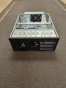 Rosewill RSV-L4000U Server Case - Picture 1 of 4