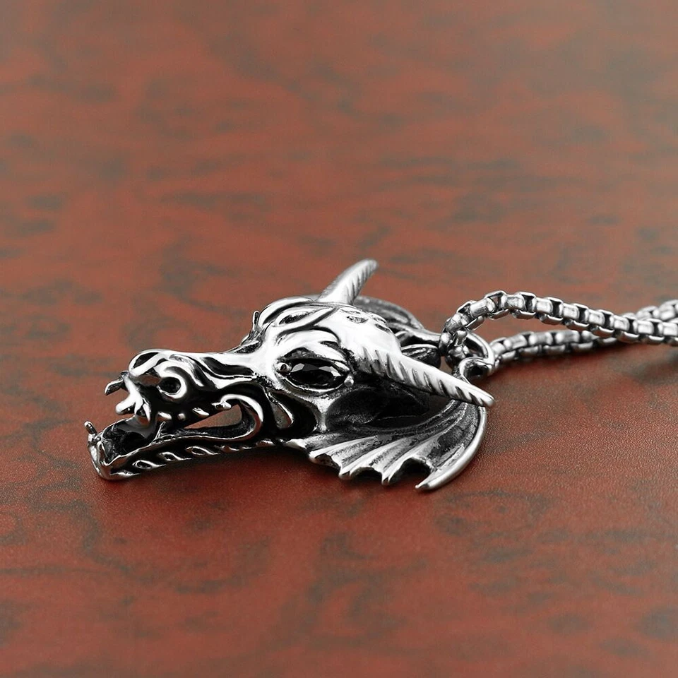 Collar de motociclista gótico de acero inoxidable con colgante de dragón alas de cuerno de ojo de circonita negra para hombre Foto 1 de 4