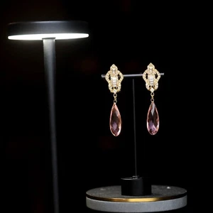 Orecchini Clip On Dorato Baguette Bianco Goccia Vetro Rosa Art Deco QD5 - Picture 1 of 9