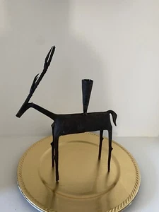 Vintage brutalistischer bräunlich schwarzer Gusseisen Kerzenhalter Gazelle Hirsch Kerze.. - Bild 1 von 8