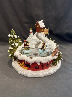 Disney Mickey Minnie Goofy Patinaje sobre Hielo Movimiento Estatuilla Cuerda Navidad 5 1/2H Foto 1 de 4