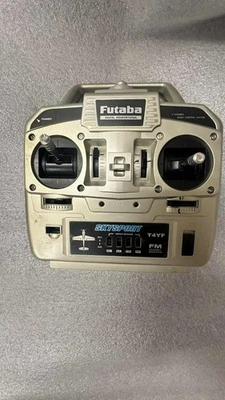 Sistema de radio Futaba 4YF de 4 canales con receptor Foto 1 de 4
