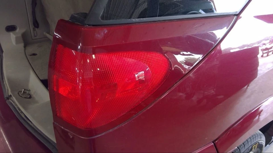 乘客尾灯四分之一面板安装适合 04-07 RENDEZVOUS 651441 — 第 1/1 张图片