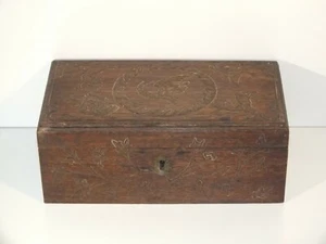 Große Volkskunst Schatulle aus geschnitztem Holz - Tierdekor - Bild 1 von 10