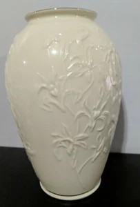 Lenox Medium 7.25" Ivory Porcelain Vase w/Gold Trim Embossed Flowers - Picture 1 of 3