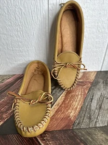 QUODDY WOMEN'S SOFTSOLE MOCCASINS - VINTAGE - GENTLY  USED- BUCK TAN- SIZE 5 - Picture 1 of 13