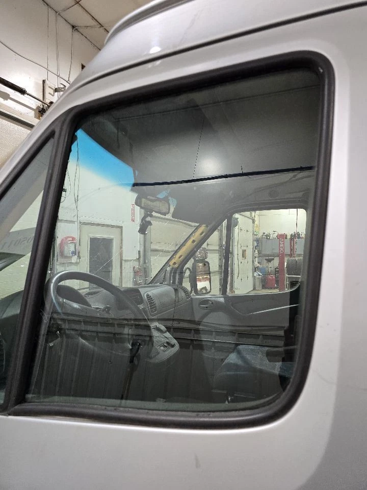 Driver Left Front Door Glass Fits 02-06 SPRINTER 2500 607727 Foto 1 de 4