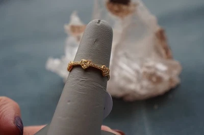 Anillo Rachel Zoe Color Dorado con Cristales en Corazones Talla 6 Foto 1 de 4