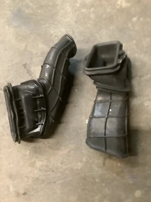 2006 06 07 KAWASAKI NINJA ZX10R ZX 10R AIR BOX INTAKE TUBES RAM AIR RUBBER K142 - Image 1 of 3