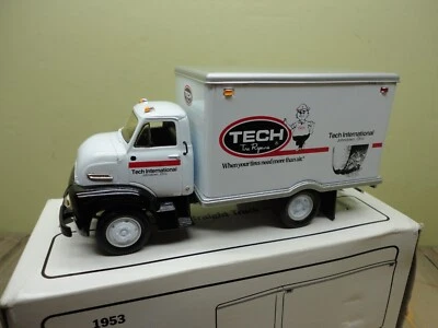 Camión de carga Ford C-600 Tech International 1953 First Gear escala 1/34 fundido a presión primera Foto 1 de 4