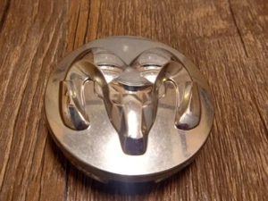 ✅ Dodge Ram Wheel Center Dust Cover Hub Cap 2.5" Chrome 1LB72TRMAB  - Bild 1 von 7