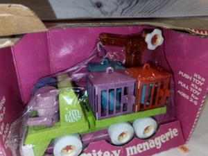 NEU VERSIEGELT VTG ERTL KINS LKW Figuren Kran Fahrzeug Milbe-y Menagerie Tiere - Bild 1 von 10