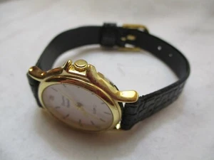 Romanui Valentino Analog Wristwatch with a Buckle Band and Quartz Movement - Picture 1 of 12
