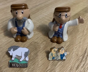 Wade Whimsies Tetley Tea Gaffer And Gordon Collectors Figures Lapel Pin - Picture 1 of 15