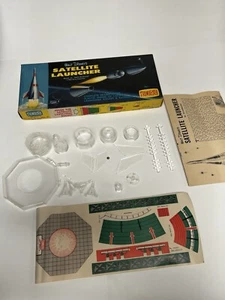 STROMBECKER VINTAGE 1958 WALT DISNEY'S SATELLITE LAUNCHER - Picture 1 of 24