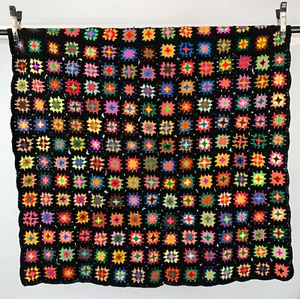 Manta tejida vintage cuadrada colorida boho negra hecha a mano a ganchillo 53 x 53 - Imagen 1 de 11