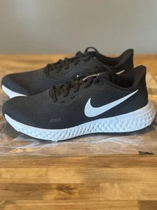 NEW Nike Revolution 5 Sneakers Black White BQ6715-002 Women’s Size 7 - Picture 1 of 7