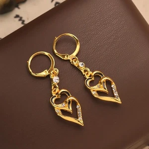 Boucles d'oreilles contemporaines double coeur design léger et accrocheur - Photo 1/2