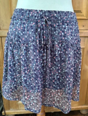 Falda Pull-On American Eagle Outfitters Gris Multi Estampado Volantes M/M Foto 1 de 4