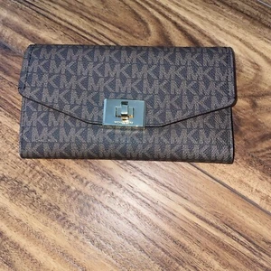 New Michael Kors Cassie Large Trifold Wallet Brown Yellow - Picture 1 of 12
