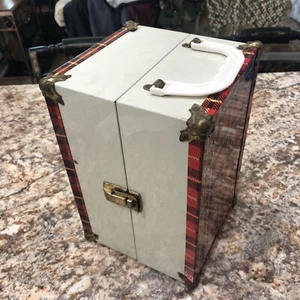 Vintage Doll Carrying Case, with handle Metal Case 9”x6.5”x6” - Picture 1 of 12