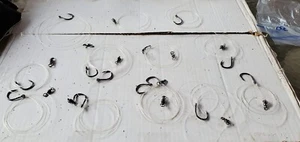 Surtido de aparejos de pesca fundibles de 3' ganchos gruesos de 1 1/2" - algunos tienen pivotes - Imagen 1 de 3