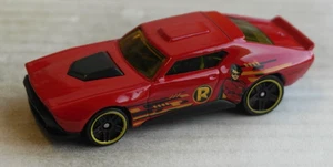 Hot Wheels Muscle Bound rot Batman Robin Auto HW Mattel Spielzeugauto DC Comics - Picture 1 of 5