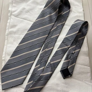 Corbata Gucci 100 % seda multicolor a rayas patrón GG 3,2 pulgadas de Japón - Imagen 1 de 24