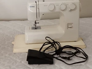  Kenmore sewing machine with cover, gently used, for sale in good condition - Picture 1 of 15