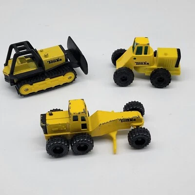 Lot of 3 Vintage 1994 Tonka Mini Yellow Die-cast Grader Tractor Bulldozer 1:64 - Image 1 of 4