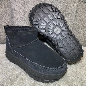 UGG Venture Daze Ultra Mini Black Stiefel Herren Gr. 9 schwarz/schwarz 1158200 NEU - Bild 1 von 9