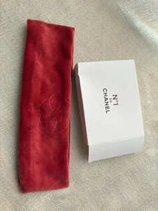 CHANEL N°1 HEADBAND RED VELVET CAMELLIA Logo VIP GIFT Authentic Flower New Hair - Picture 1 of 3
