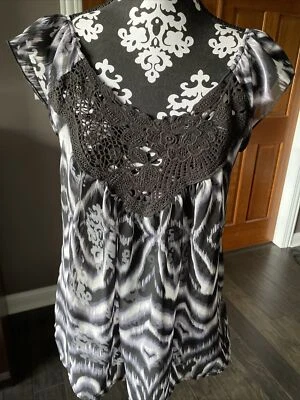 Camiseta sin mangas LILY WHITE negra blanca estilo transparente mediana boho chic Foto 1 de 4